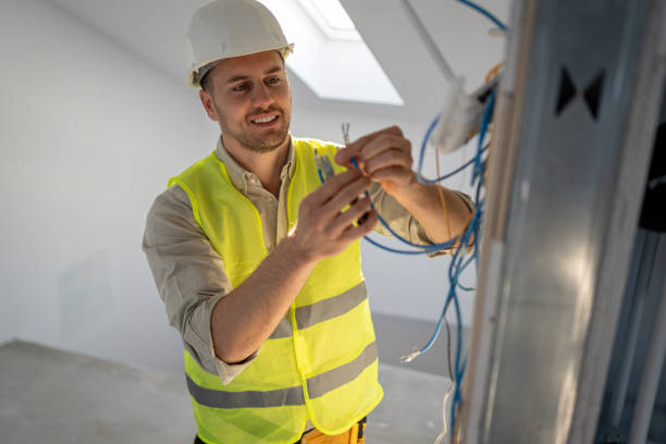Best Affordable Emergency Electrician  in La Crescent, MN